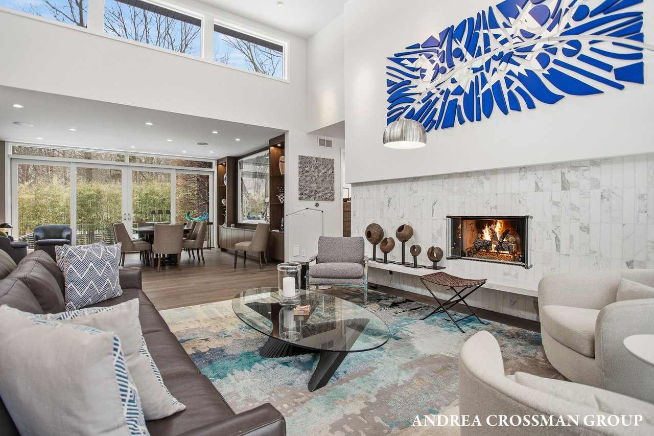 6919 Bendemeer Drive