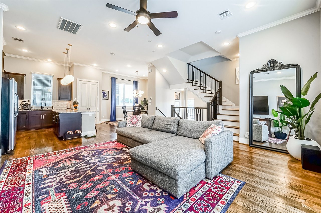 258 W 28th St