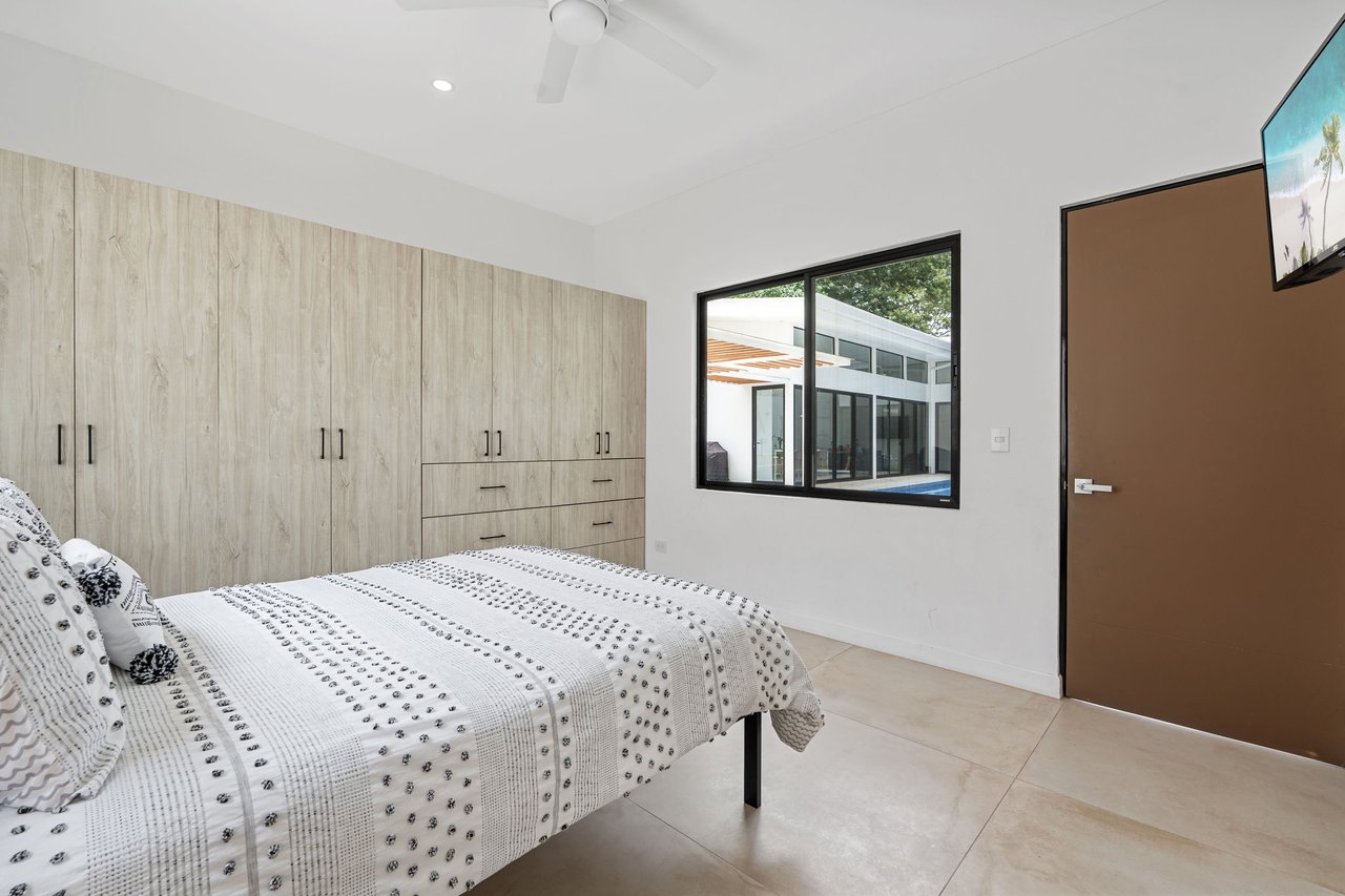 Castillo Blanco | Modern 4-Bedroom Home with Saltwater Pool – Walk to the Beach in Surfside, Playa Potrero