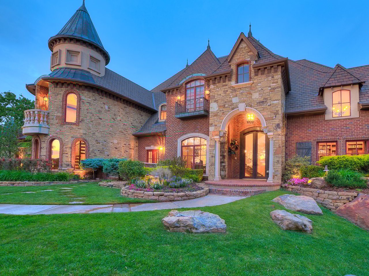 Edgewater to Edmond - Luxury Home Living on the West Side of Lake Arcadia - Wyatt Poindexter - The Agency