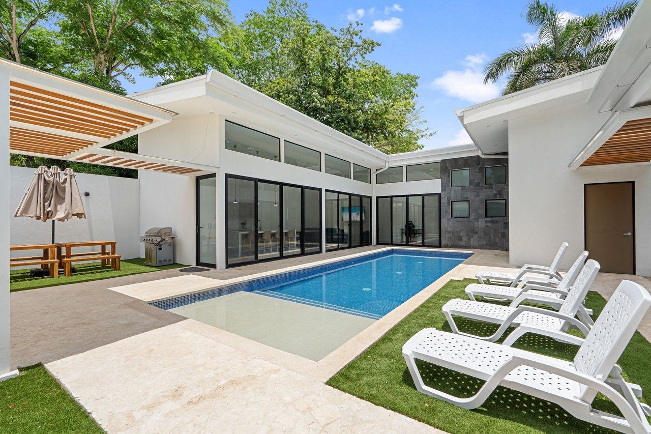 Castillo Blanco | Modern 4-Bedroom Home with Saltwater Pool – Walk to the Beach in Surfside, Playa Potrero