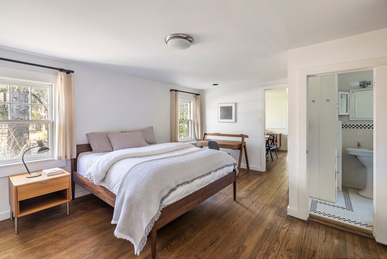 11 Cove Ave E, Sag Harbor