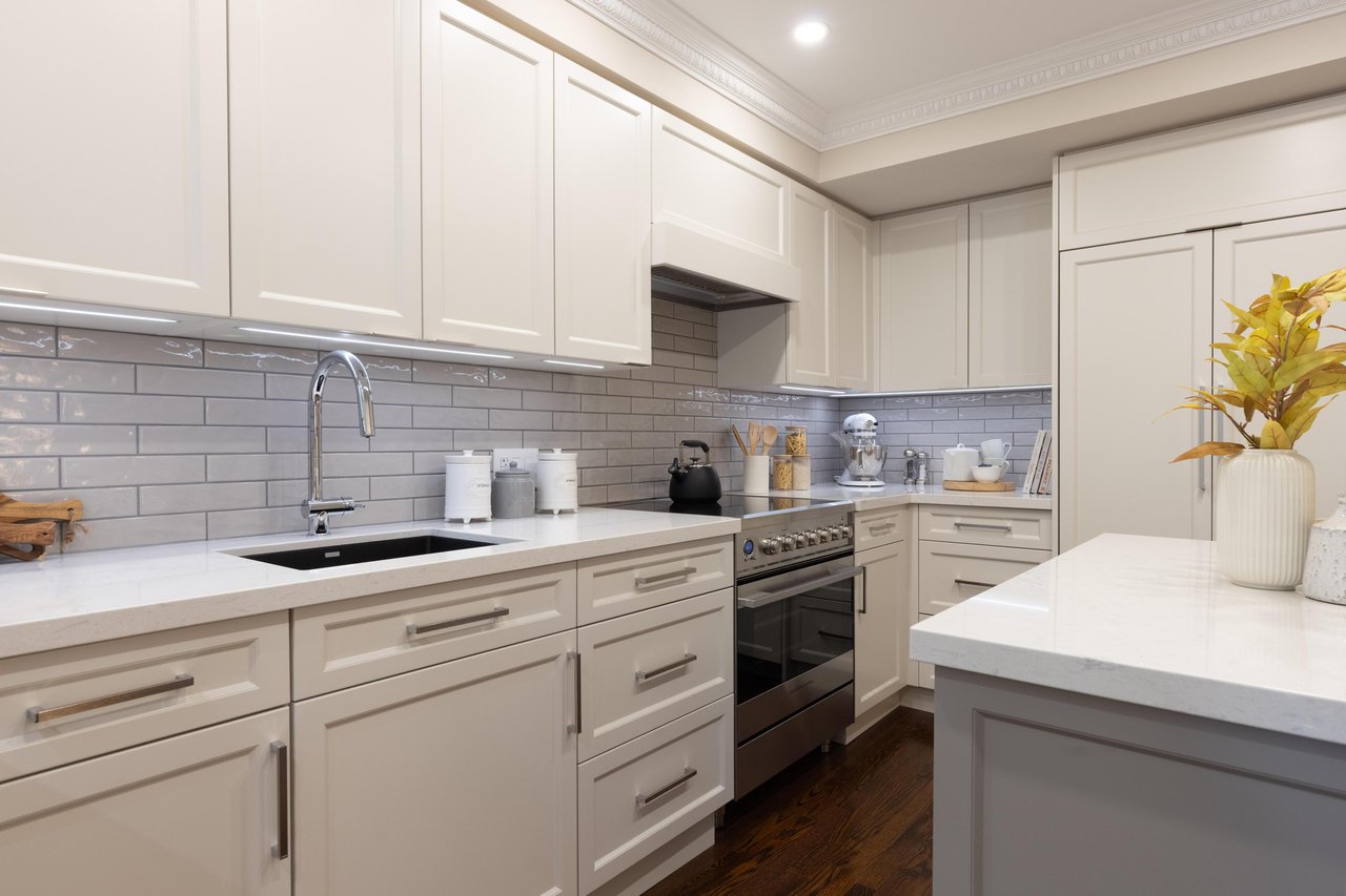 1064 Queen Street W 32A