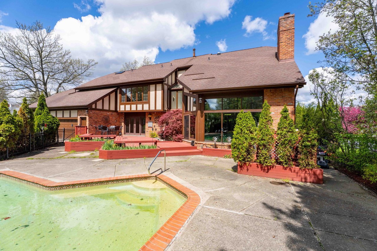 1743 Beechwood Way