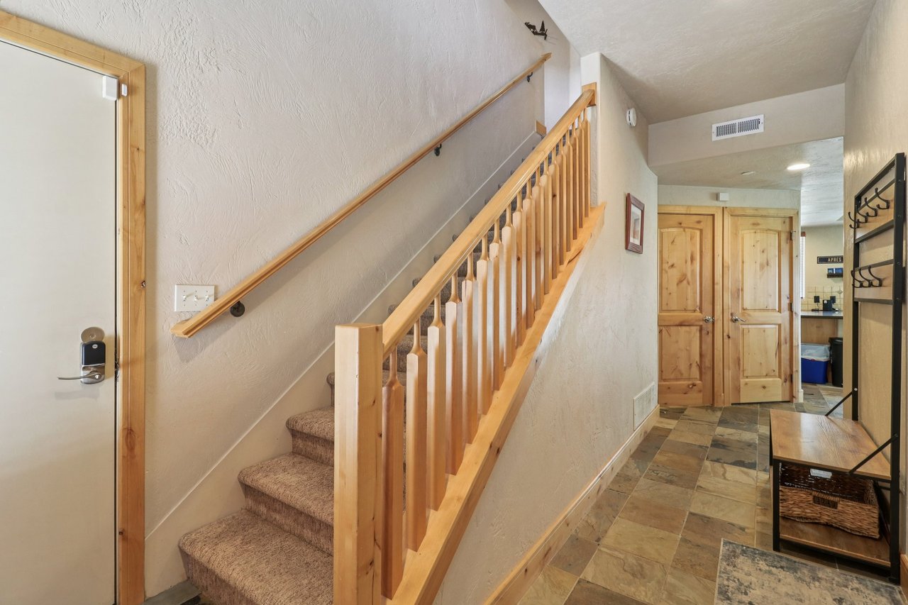 6010 N Fox Pointe