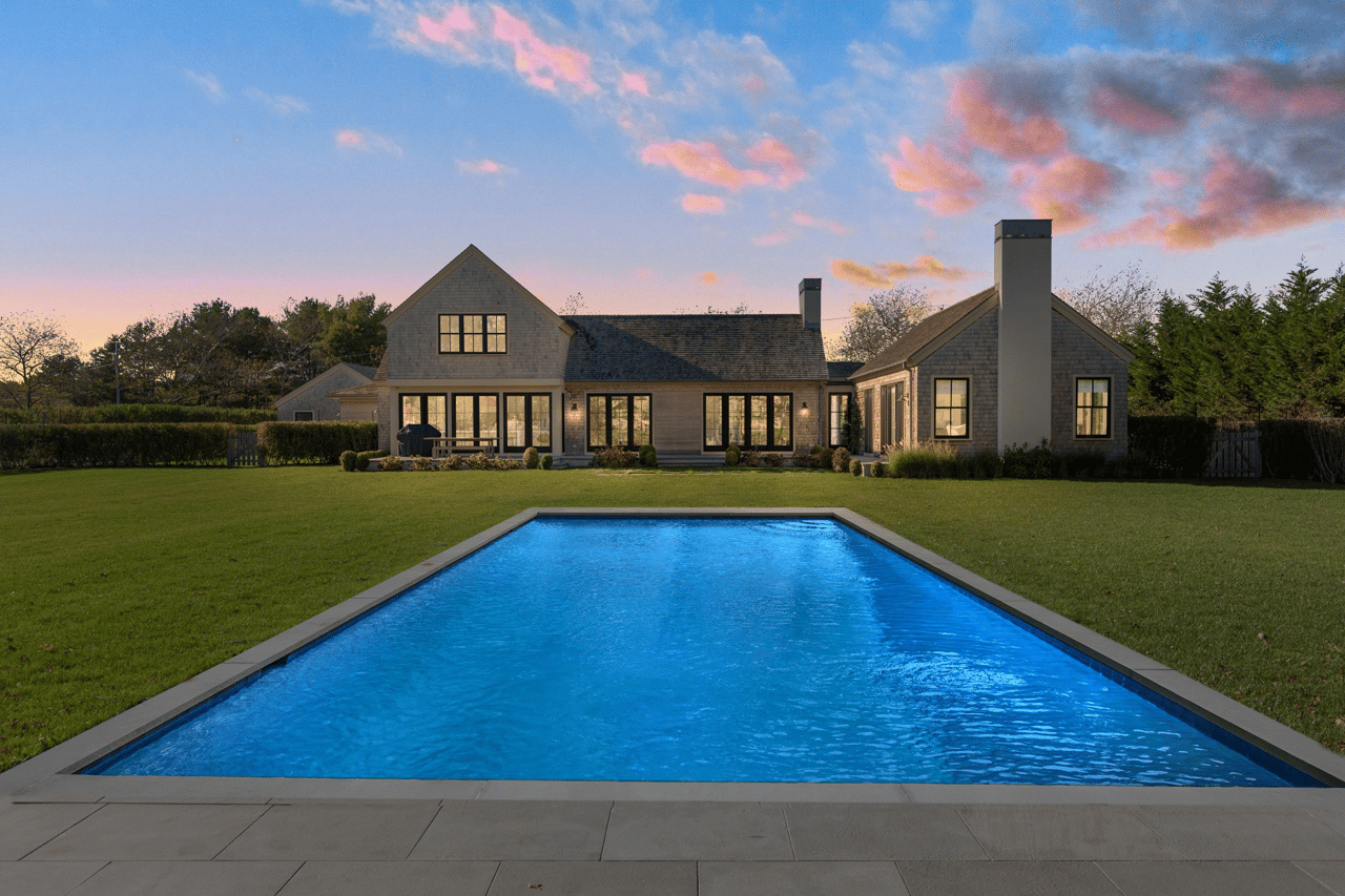 472 Edge of Woods Rd