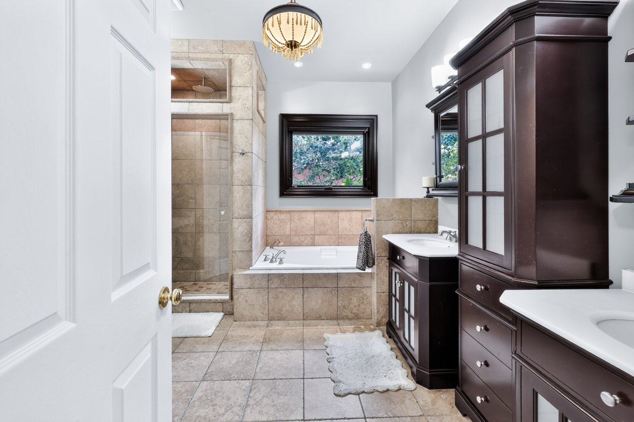 324 Oakridge Court, Oakville
