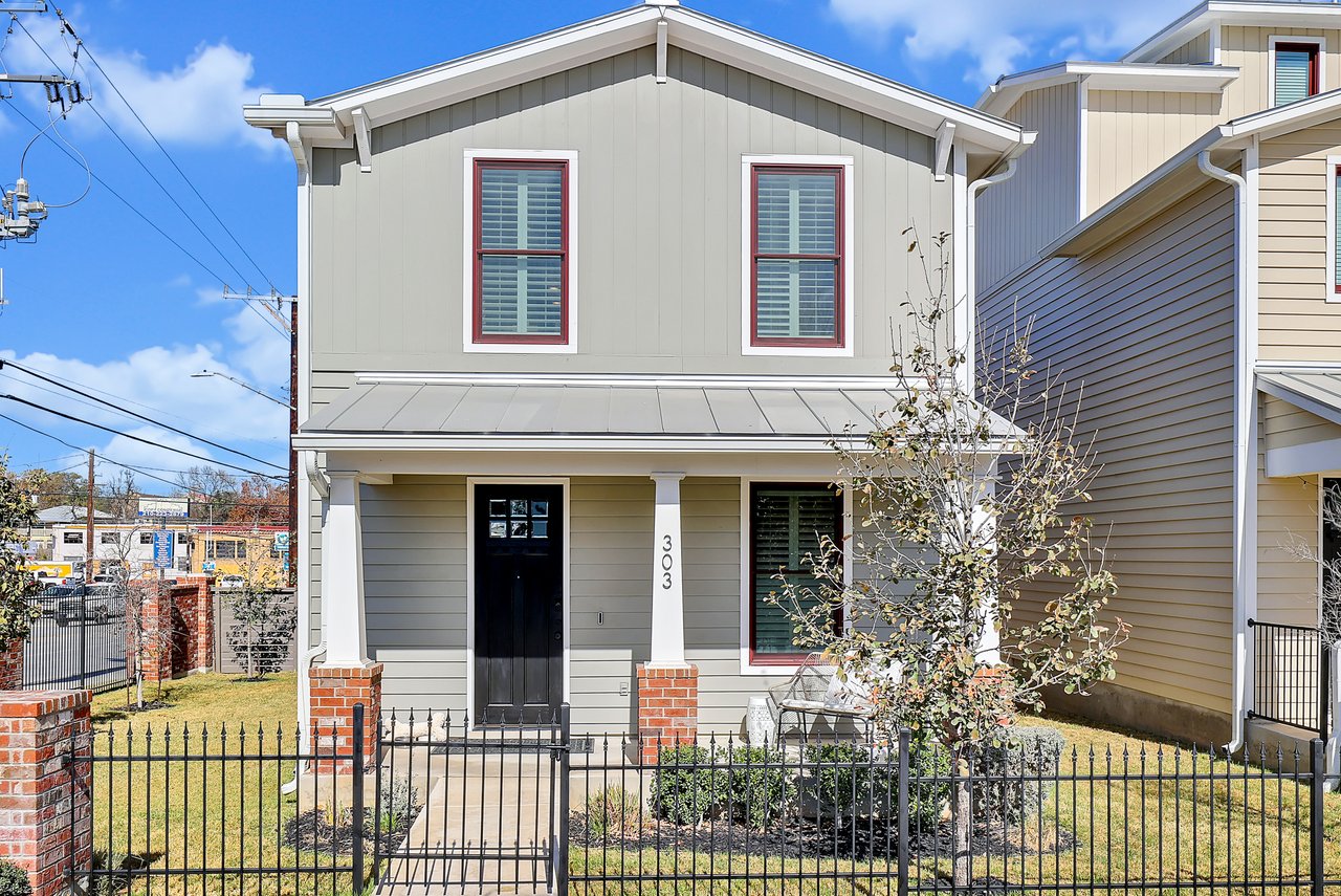 303 E COURTLAND PL