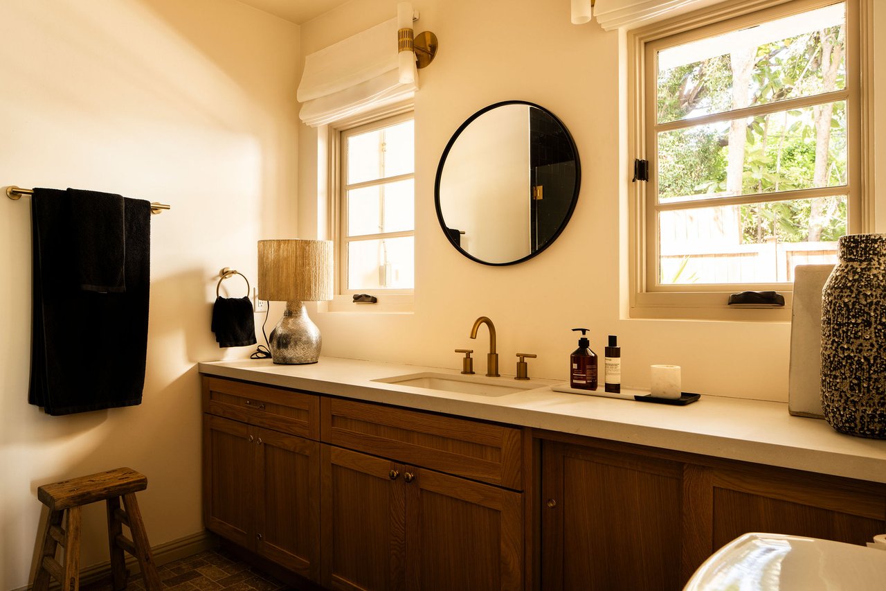 Vacant Trophy Silverlake Triplex With Reservoir Views