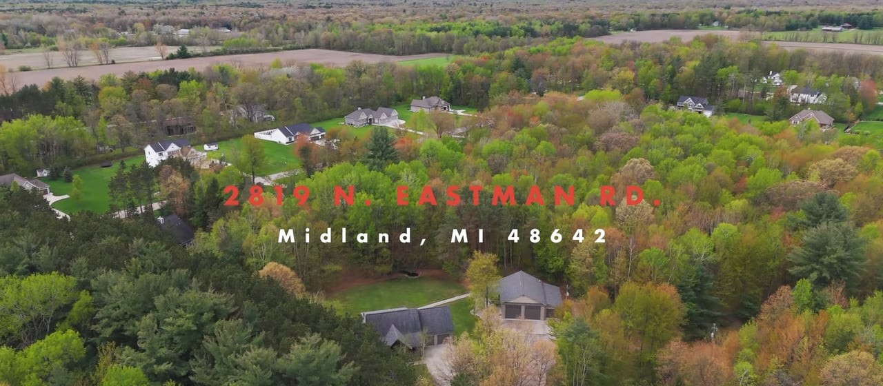 2819 N. Eastman rd , Midland MI Discover the Ultimate Country Living!