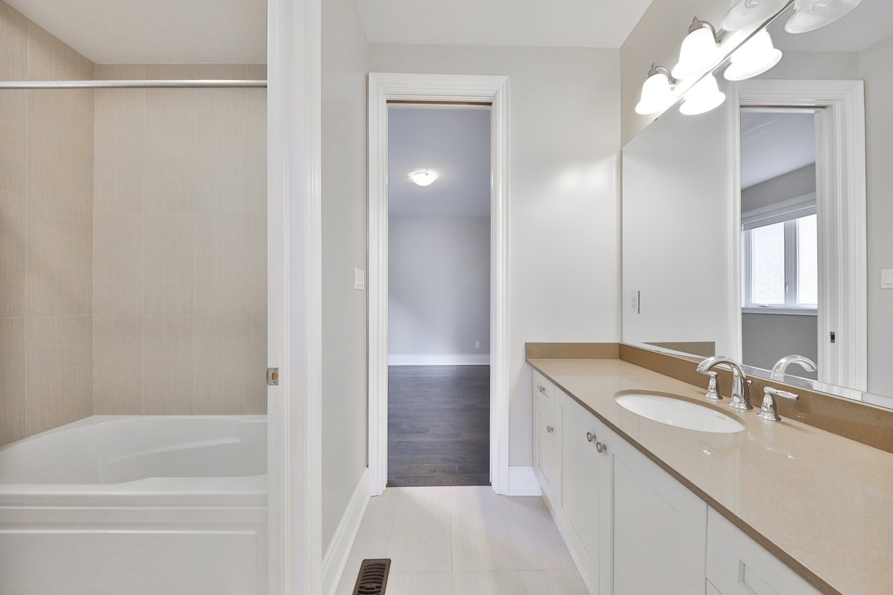 2163 Vineland Crescent, Oakville