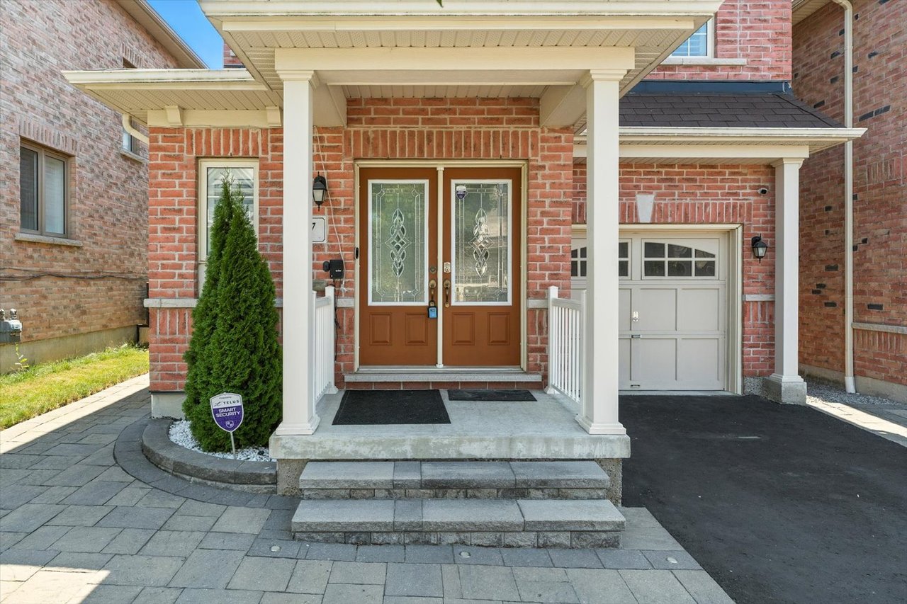 17 Holroyd St
