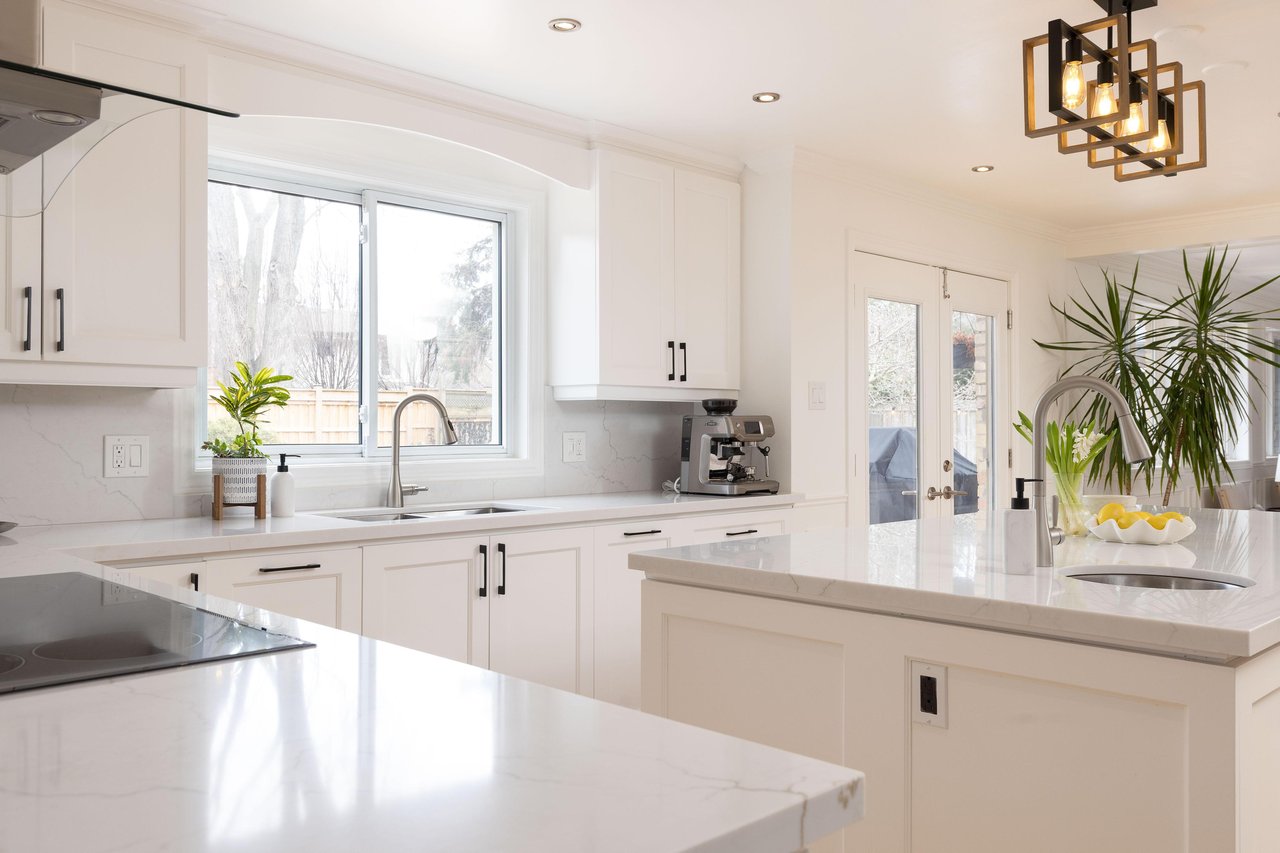 4456 Hawthorne Drive, Burlington, ON L7L 1G5