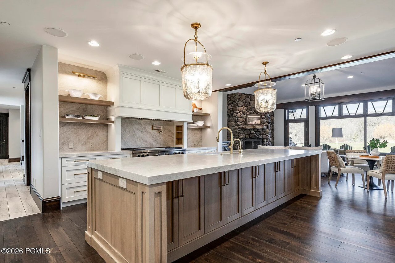 389 E Boulderville Rd