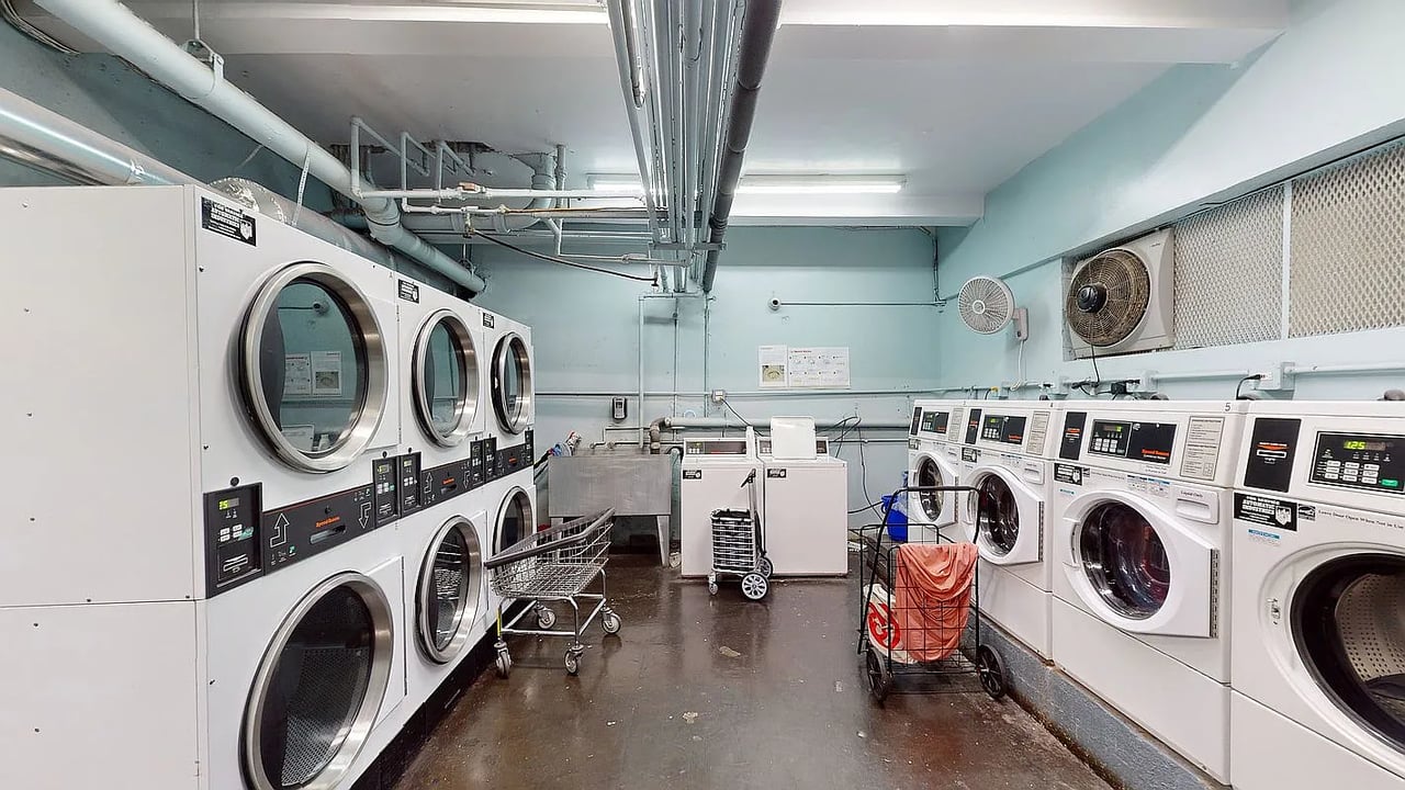 915 E 17th St APT 111