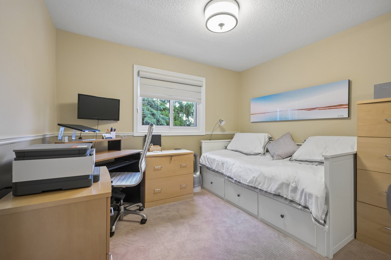 Ravine Living in Glen Abbey!