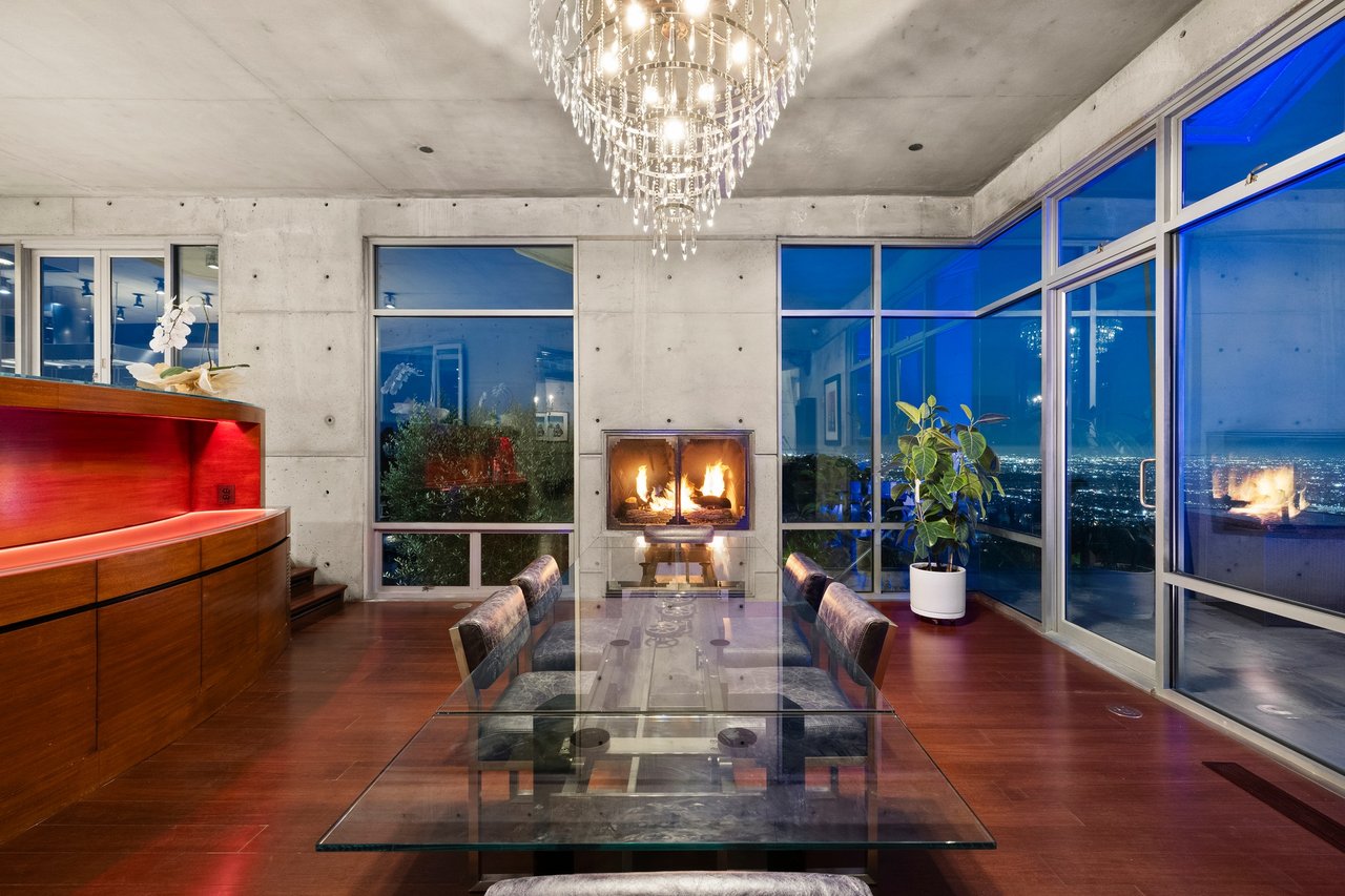 2260 Sunset Plaza Dr