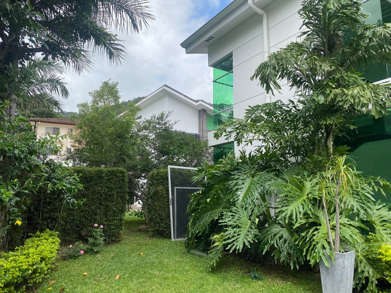 Minimalist Townhouse Garden View, Escazu, San Jose