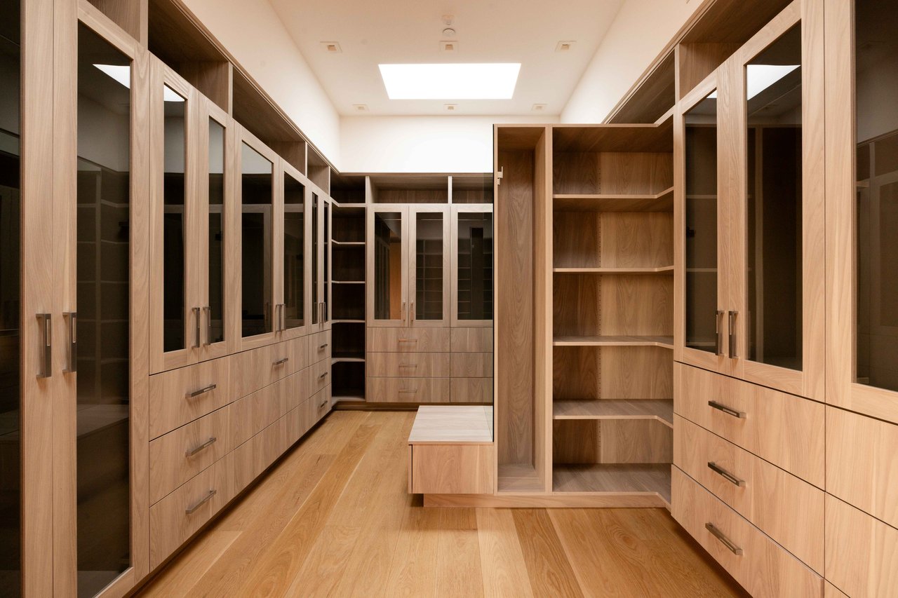 815 N Tigertail Rd, Brentwood