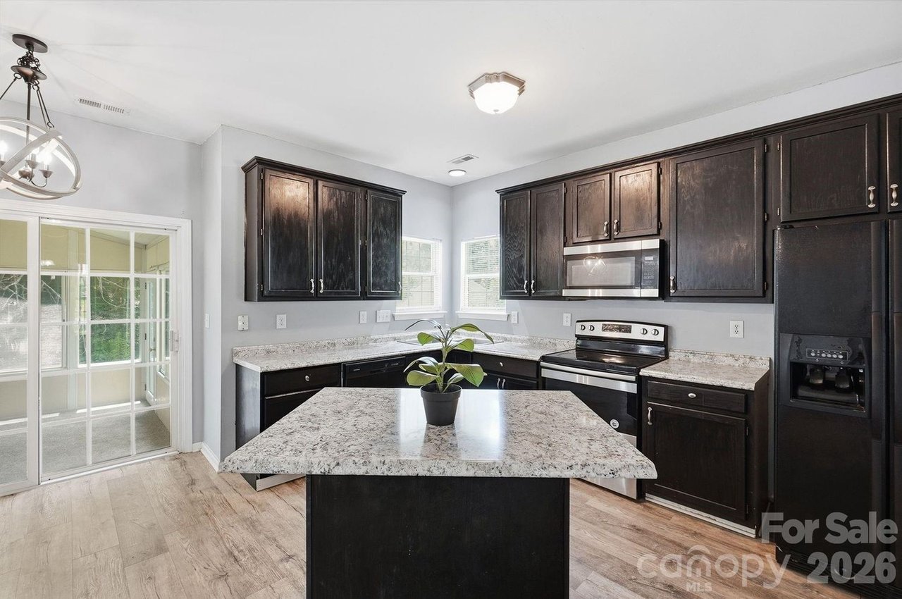 Steele Creek Living: Your 2-Story Sanctuary at Cedar Run