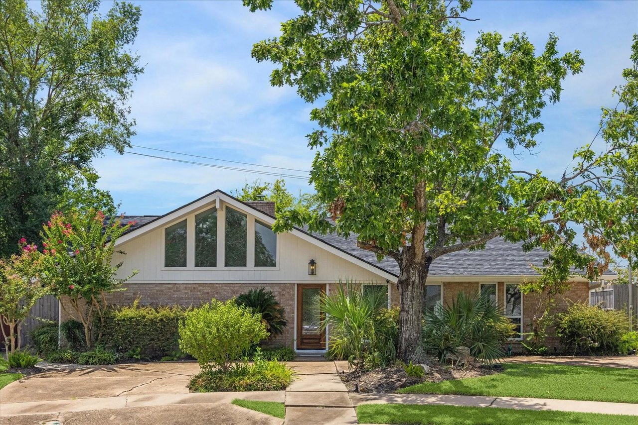 7601 Windswept Ln