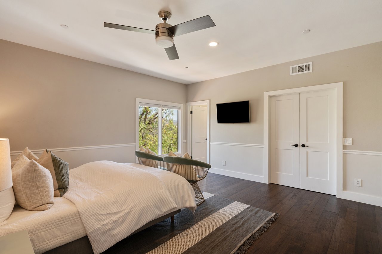 1805 Holly Tree Lane