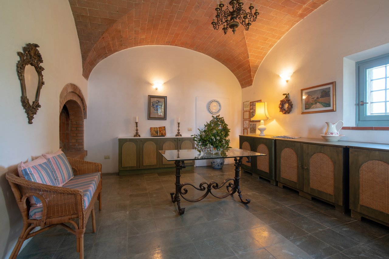 Charismatic B&B in Rolling Hills of San Gimignano