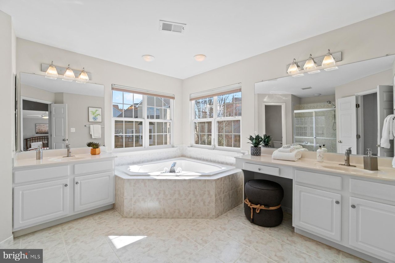 18252 Oak Lake Ct