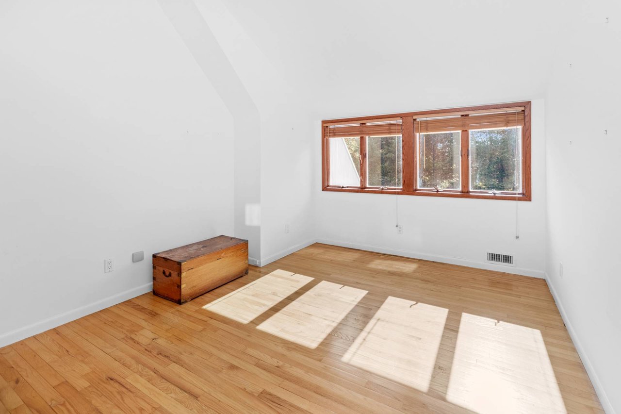 42 DAVIS DR