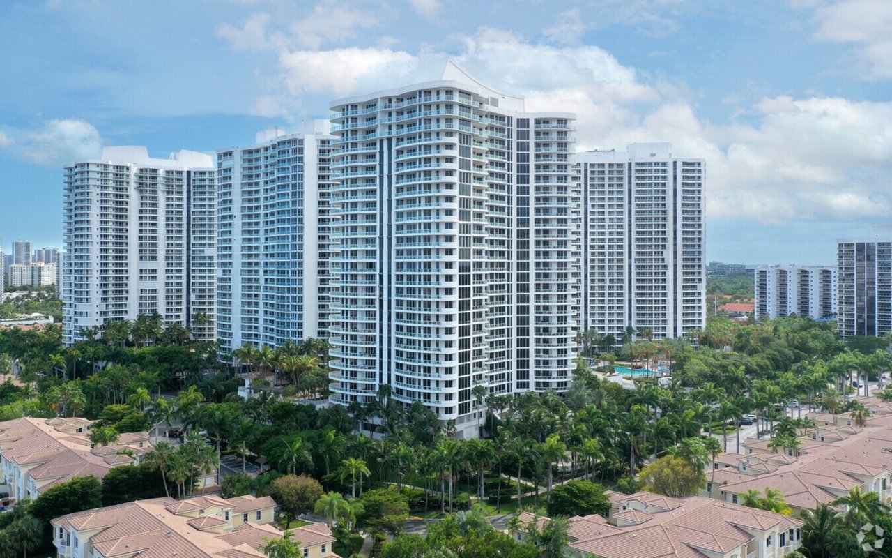 Atlantic I at the Point Aventura