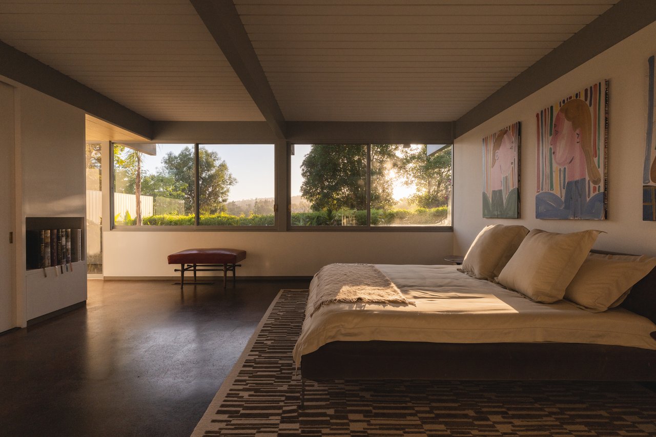 1035 Summit Dr, Beverly Hills 