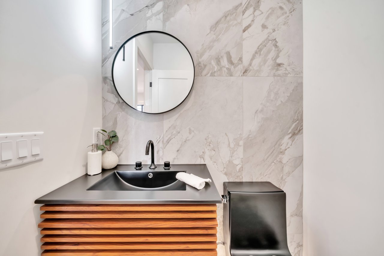 2220 Mackay Avenue B