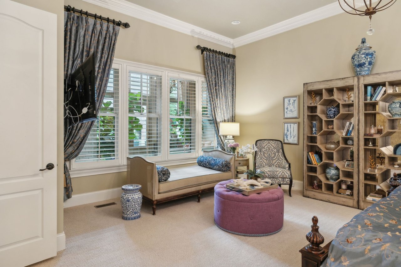 1025 Falling Leaf Cir