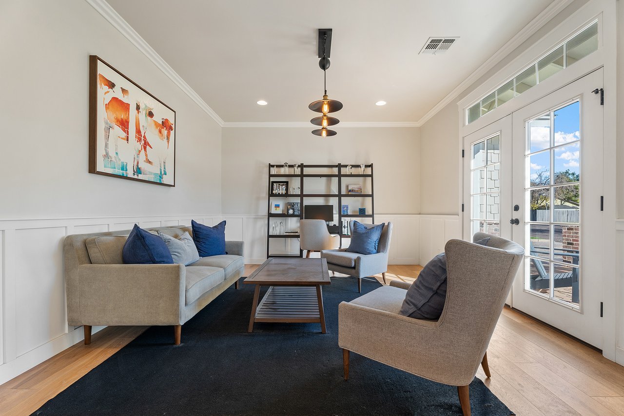 3838 E DEVONSHIRE Avenue