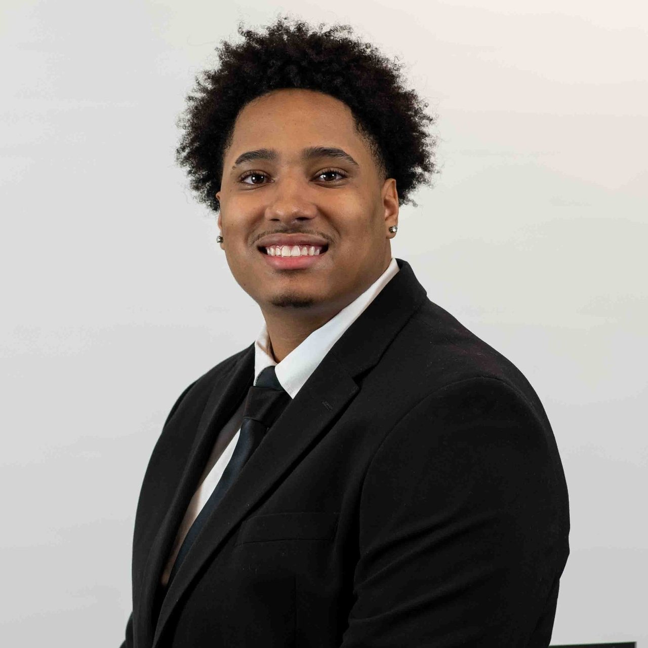 Keidy Cardoso Amherst, MA Real Estate Agent Headshot
