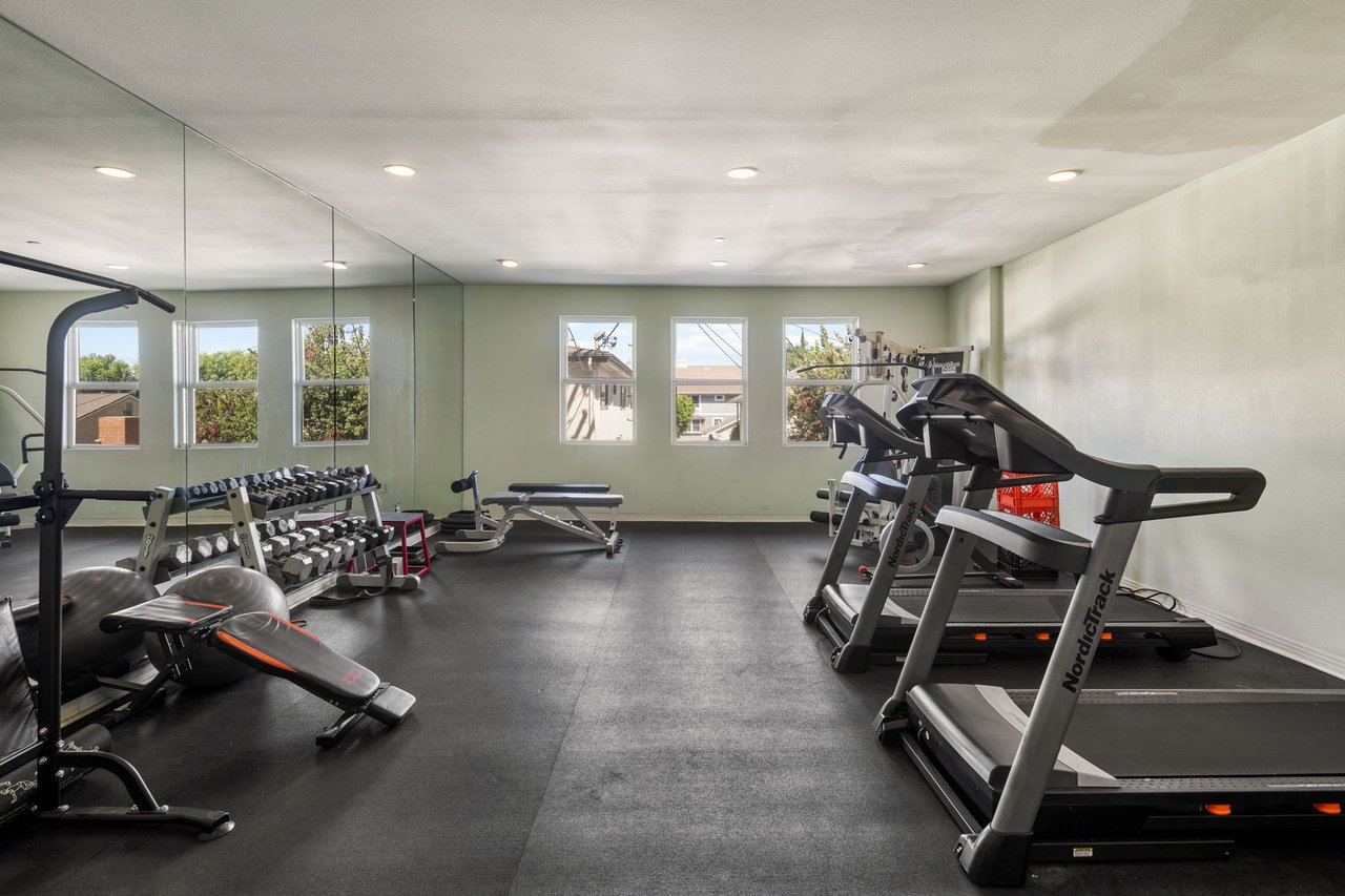 4400 Cartwright Ave Unit: 102, Toluca Lake