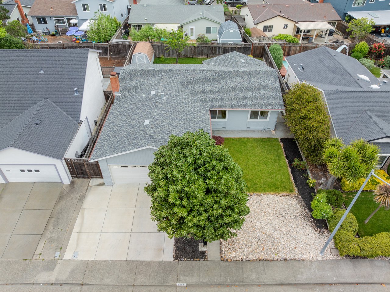2037 Vista Ln