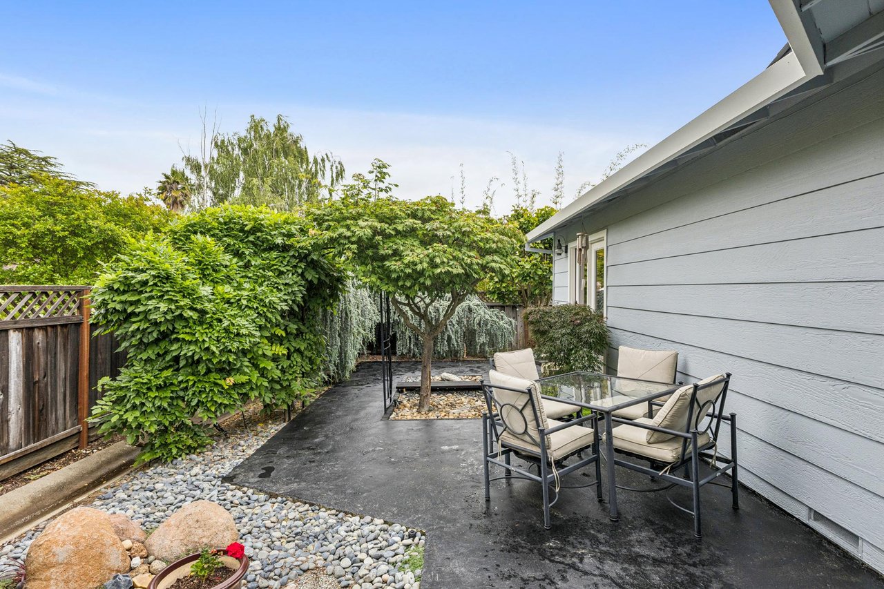 7747 Desertwood