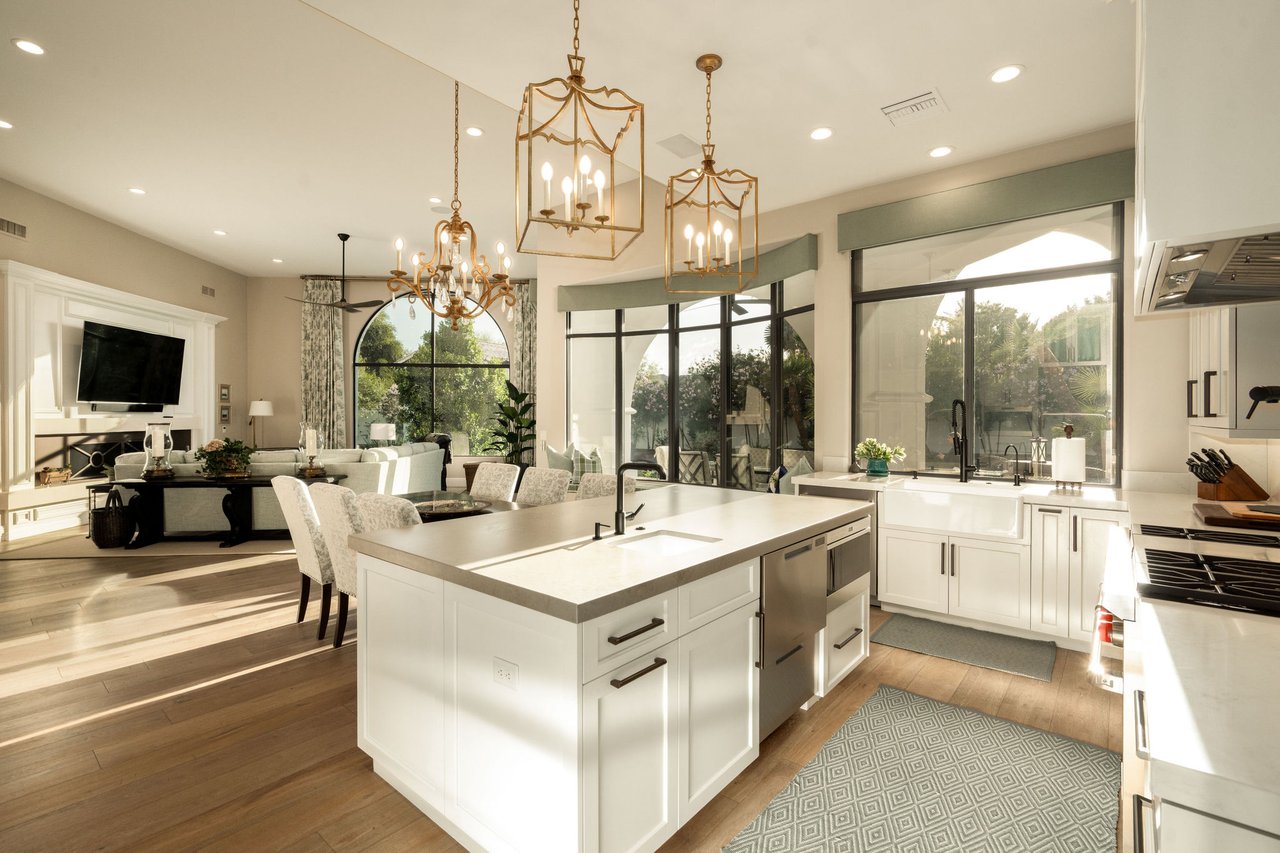 7115 E FOOTHILL Drive