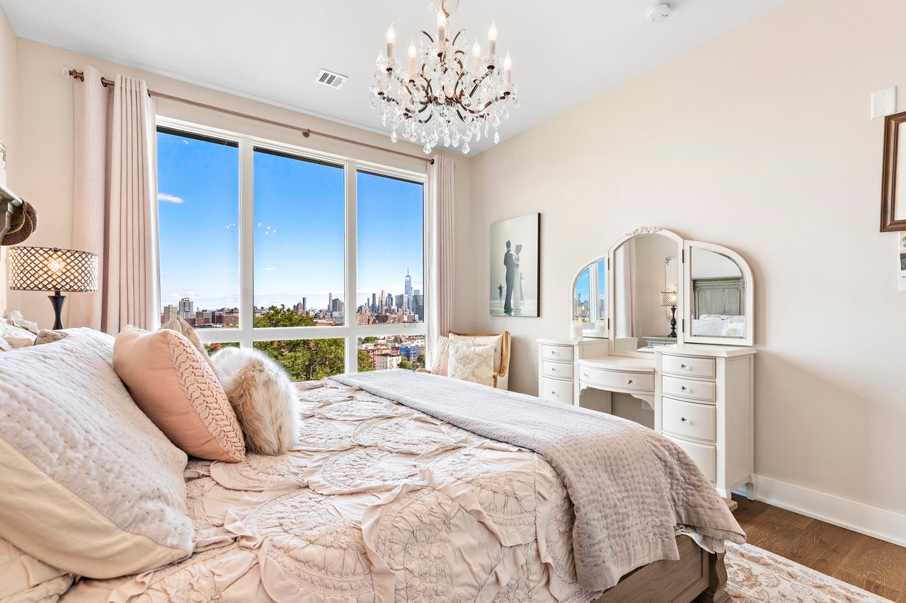 502 PALISADE AVE Unit: PH601