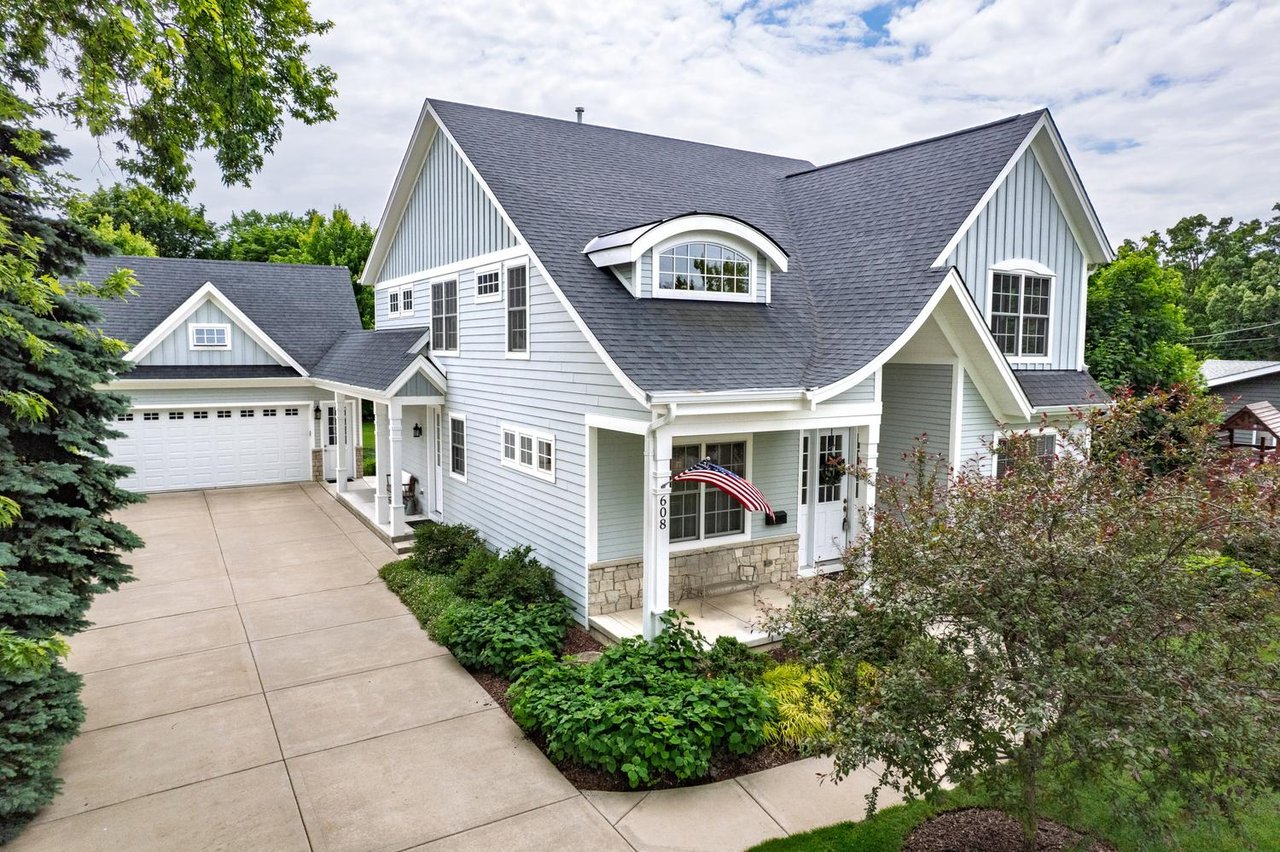 608 Cadillac Dr, Wheaton IL – Stunning Seifert Builders Home with 5 Bedrooms & 4 Baths Listed at $900,000