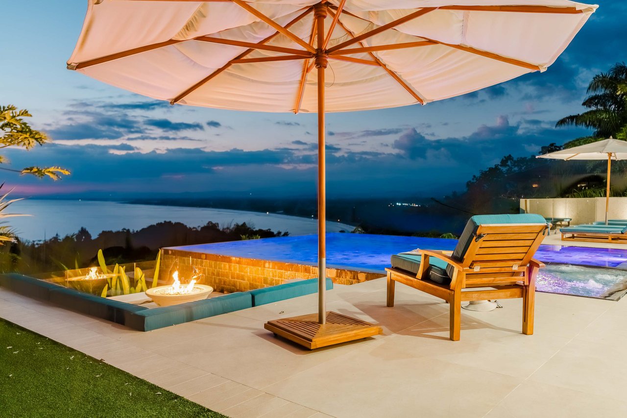 Casa Nola, Luxury Villa in Gated Community La Reserva