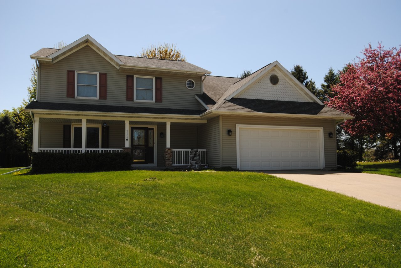 1116 Redwood Court