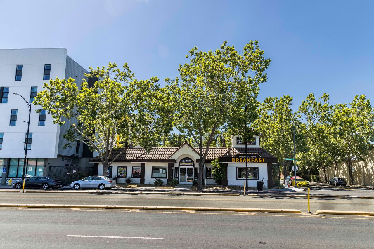 1820 Alum Rock Ave