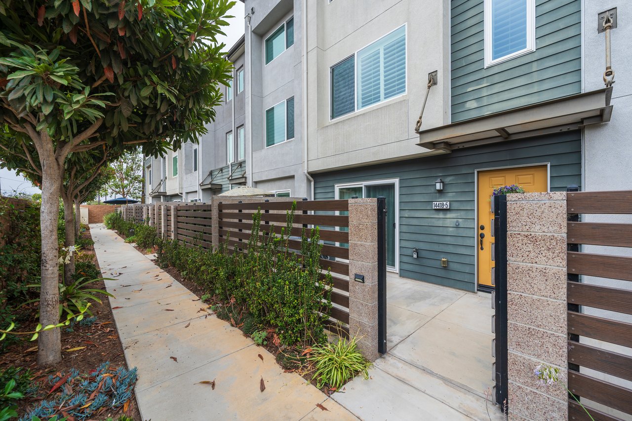 14418-5 Plum Lane