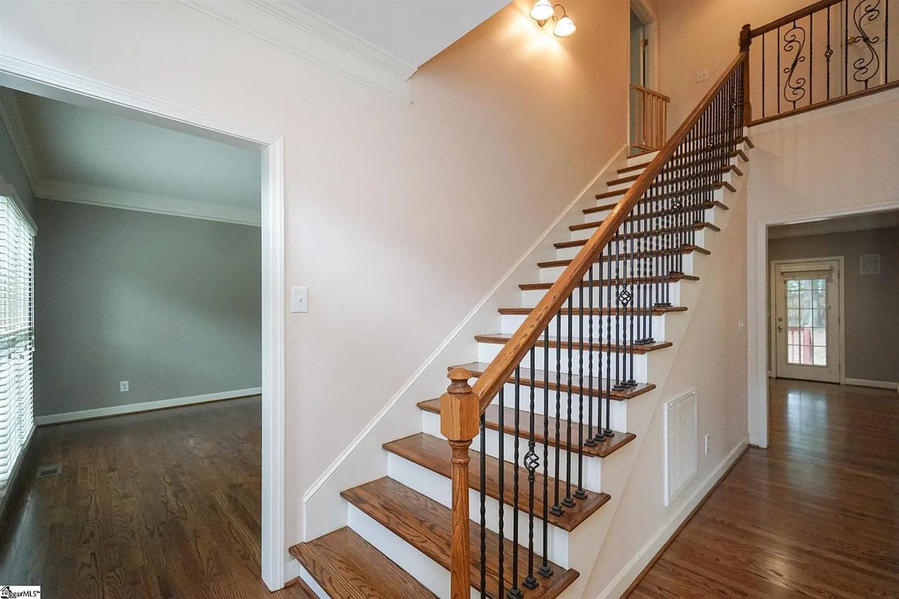 524 Meadowsweet Ln