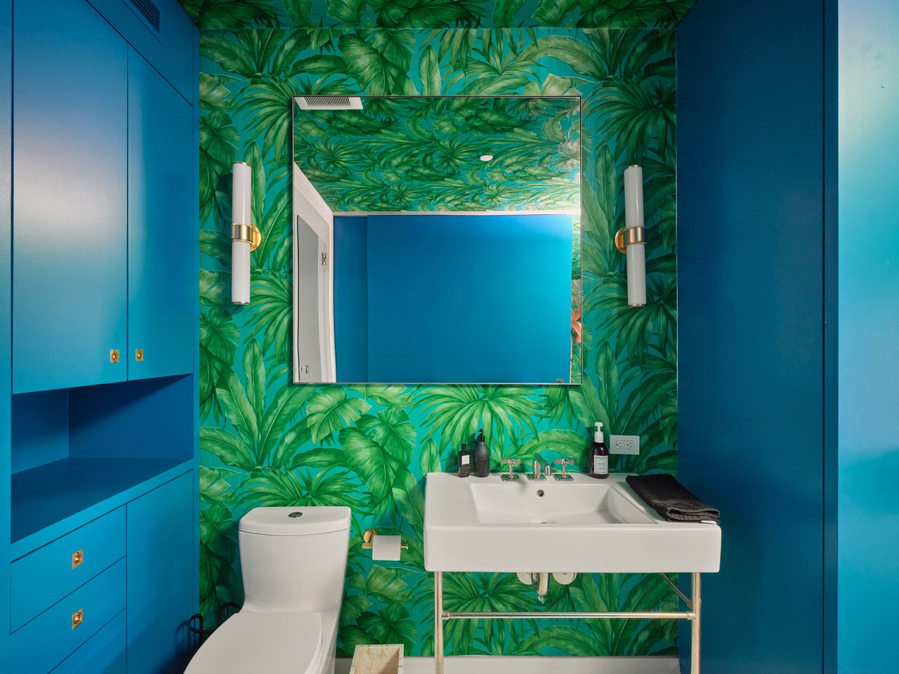 STRATFORD HILLS ARCHITECTURAL LANDMARK