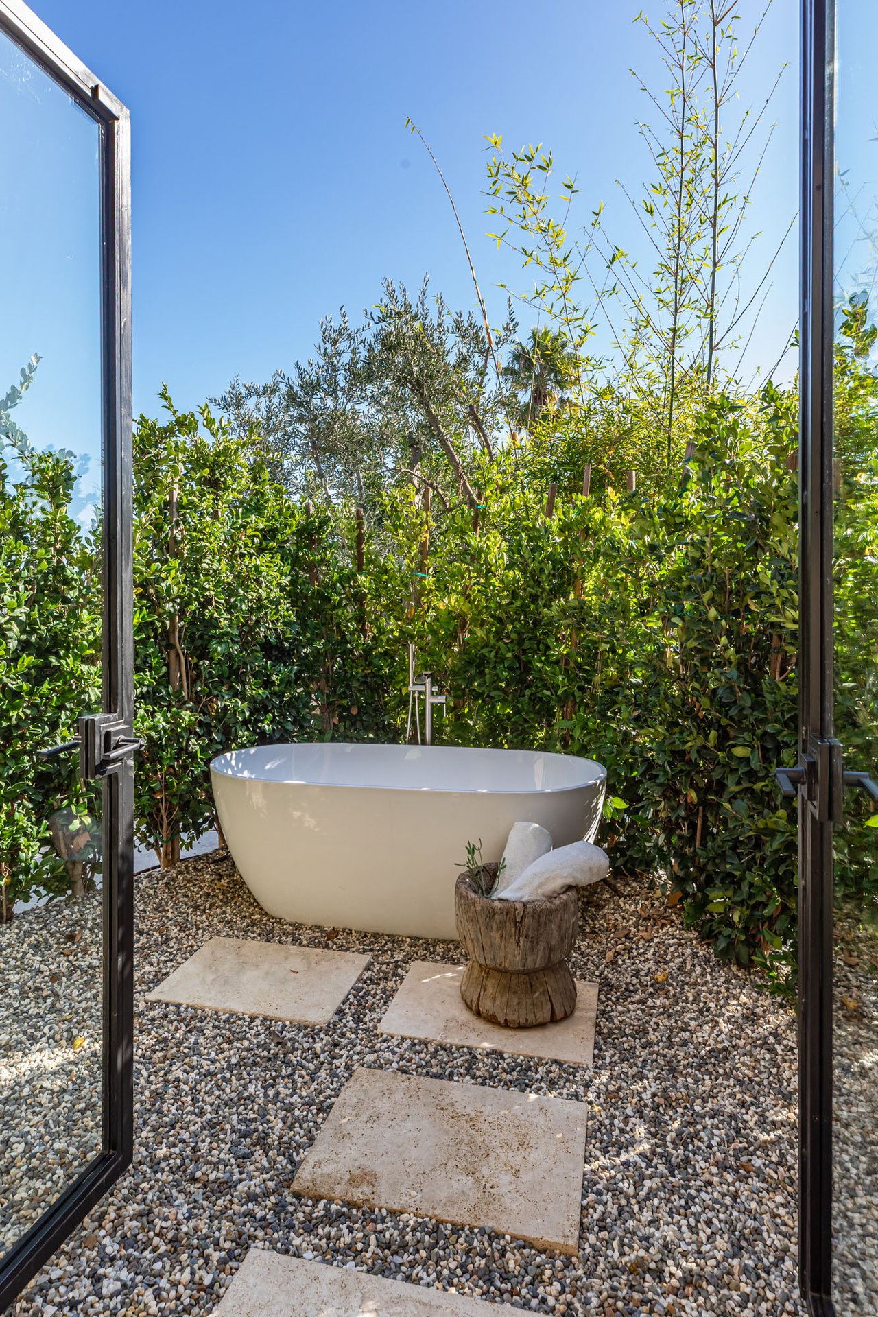 1705 Carla Ridge, Beverly Hills