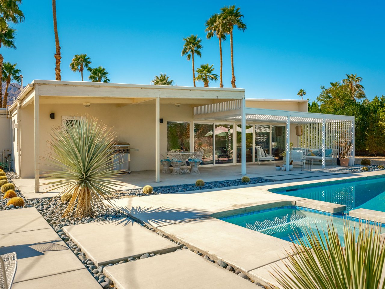 Mid-Century Alexander in Racquet Club Estates