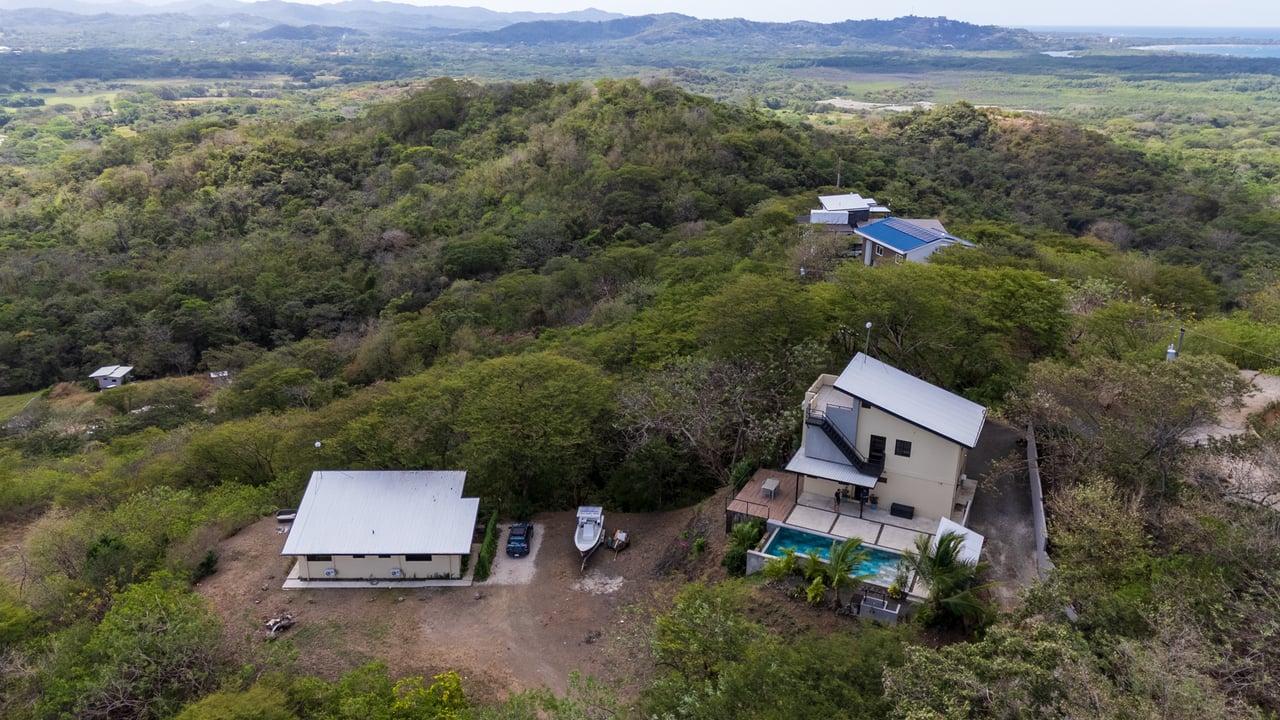 Corona Del Cabo 4 | Main Home + Guest House with Views & Pool – Playa Grande